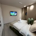 Apartamento Airport Dream - Modern, Free Parking, Kingsize Be *
